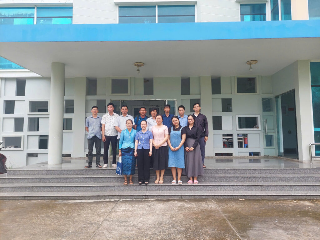 Hình ảnh lưu niệm trong chuyến thăm của đoàn Đại học Quốc gia Lào