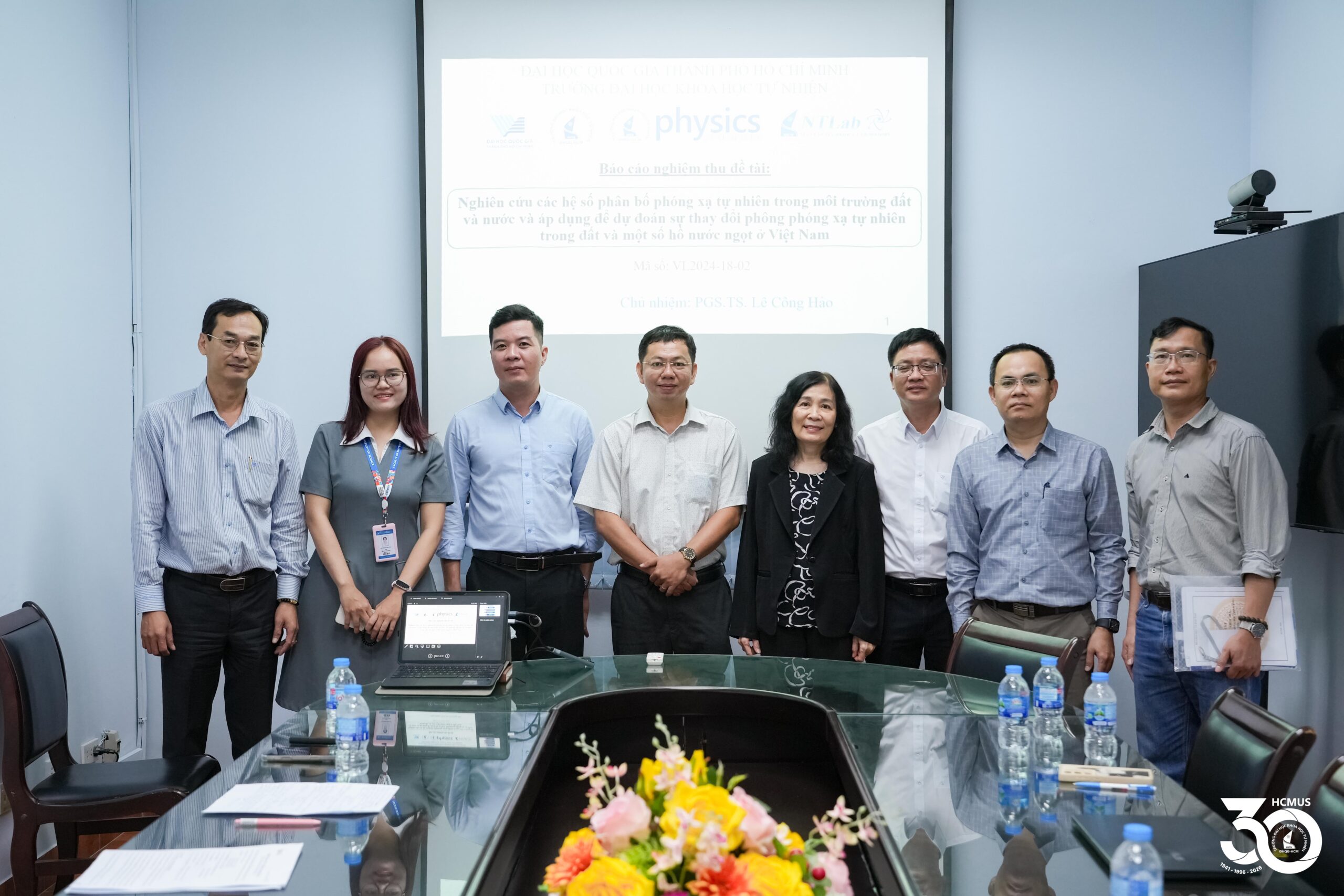 Hội đồng nghiệm thu và nhóm tác giả